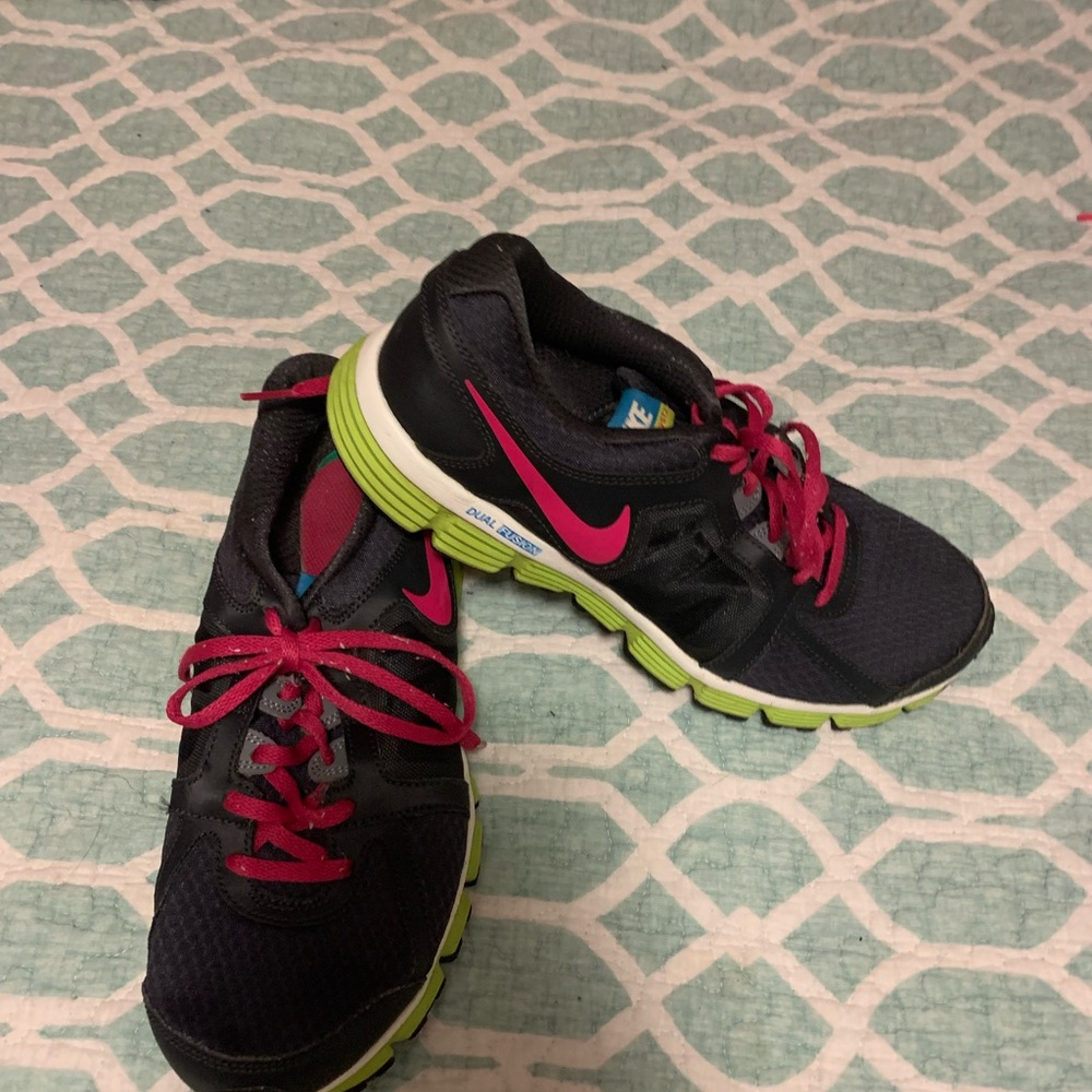 Black Nikes - Picture 2 of 5